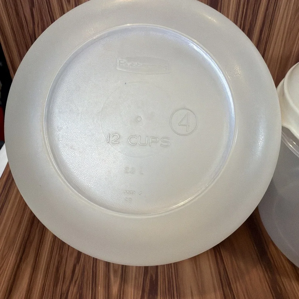Vintage Rubbermaid Servin Saver Containers Set Of 2-10 Cups #9 & 12Cup #4 Almond